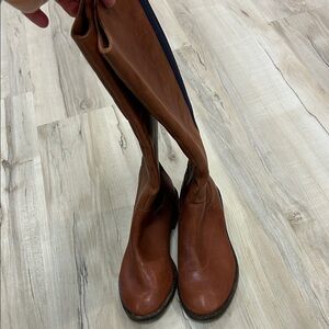 Splendid Brown Knee-High fine Leather Boots